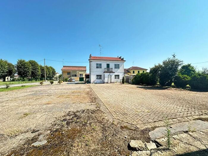 Casa con 5 locali in vendita in Via Desana, Costanzana