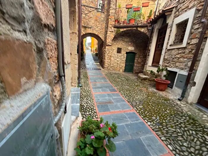Appartamento monolocale in vendita in Via della Chiesa, Cipressa