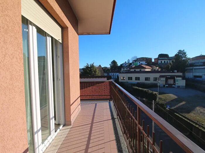 Appartamento trilocale in vendita in Grandate