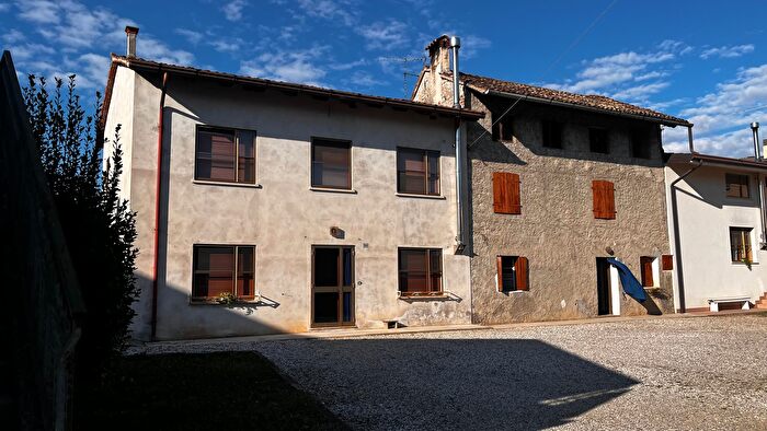 Casa con 12 locali in vendita in Campoformido