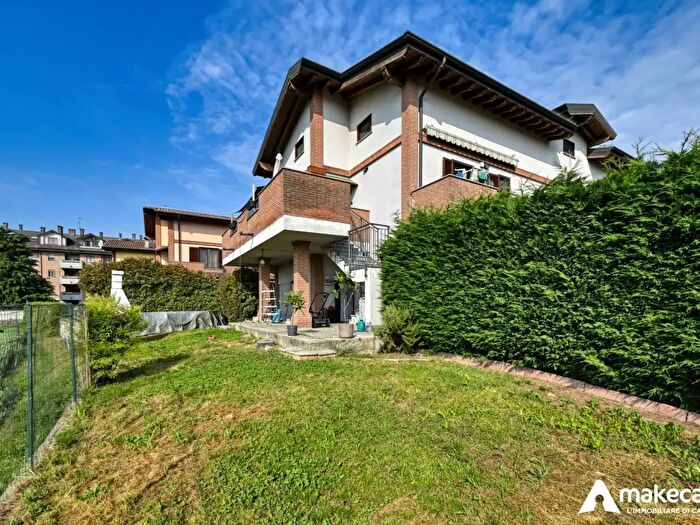 Appartamento trilocale in vendita in Via dAntona, Carpiano