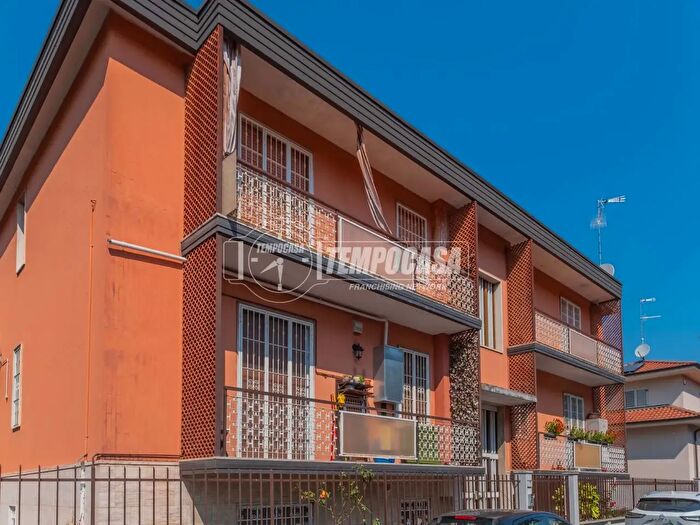 Appartamento con 6 locali in vendita in Via Silvio Pellico, Novate Milanese