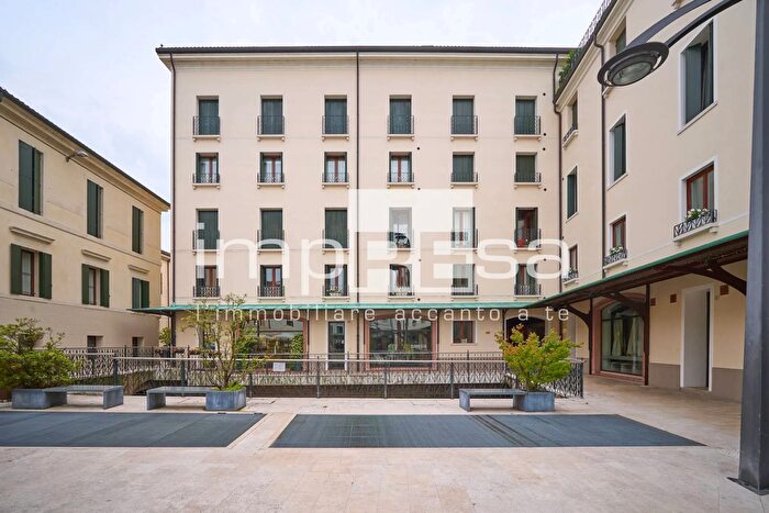 Appartamento trilocale in vendita in Piazza Santa Maria dei Battuti, Treviso