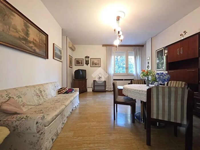Appartamento quadrilocale in vendita in Via Spartaco, Bologna