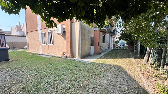 Appartamento quadrilocale in vendita in Noventa Padovana Via Pasubio, Noventa Padovana