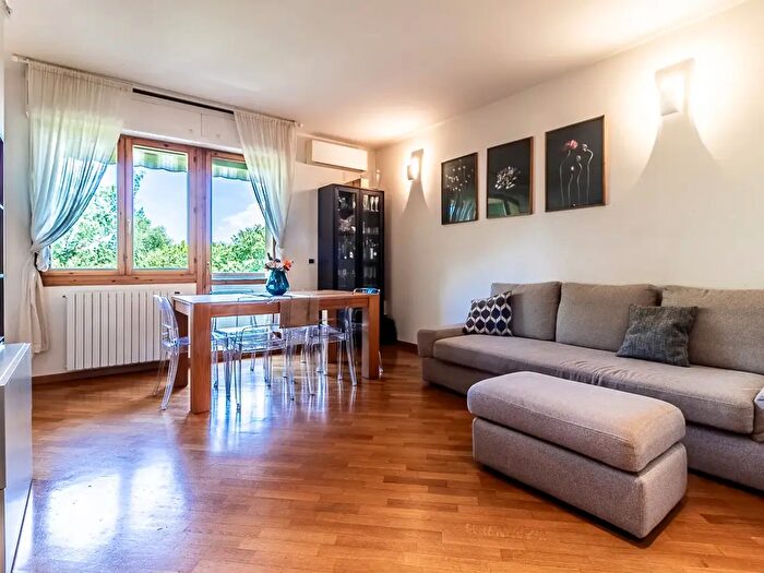 Appartamento con 5 locali in vendita in Via Luigi Longo, Dozza