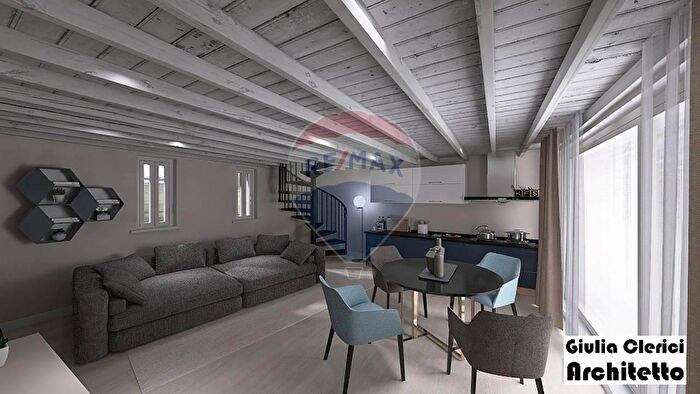 Casa trilocale in vendita in Cadrezzate con Osmate