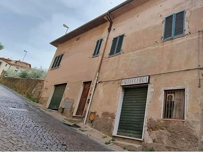 Casa con 8 locali in vendita in Via Adua, Castiglion Fiorentino