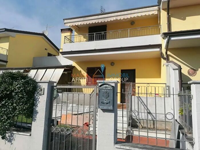 Casa con 7 locali in vendita in Via Cavaiola, Carrara