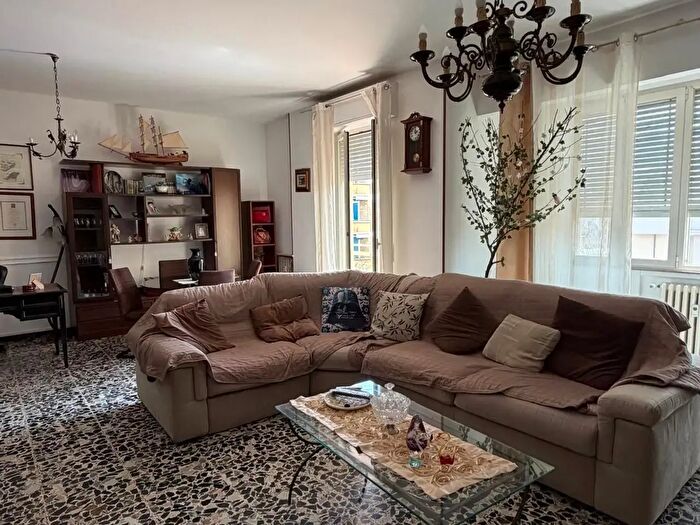 Appartamento con 5 locali in vendita in Senigallia