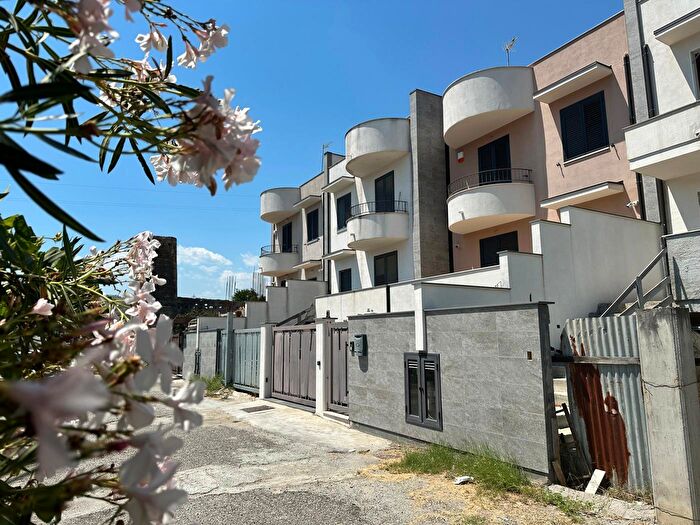 Casa con 5 locali in vendita in Via Due Mulini d, Barcellona Pozzo Di Gotto