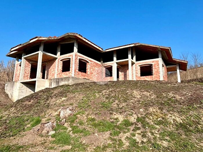 Casa con 8 locali in vendita in Regione Valle, CastellAlfero