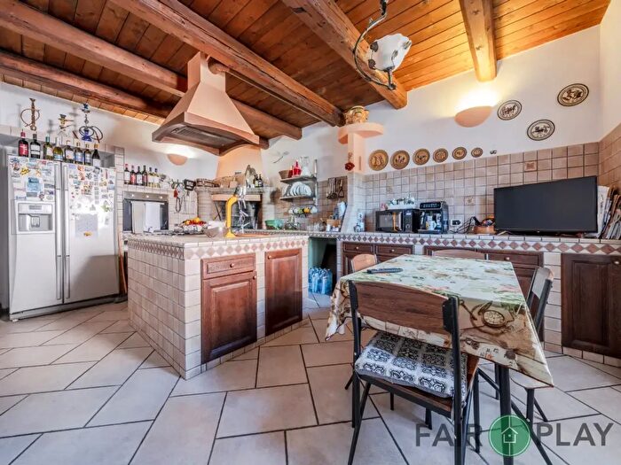 Casa trilocale in vendita in Strada Vitignano Para, Meldola