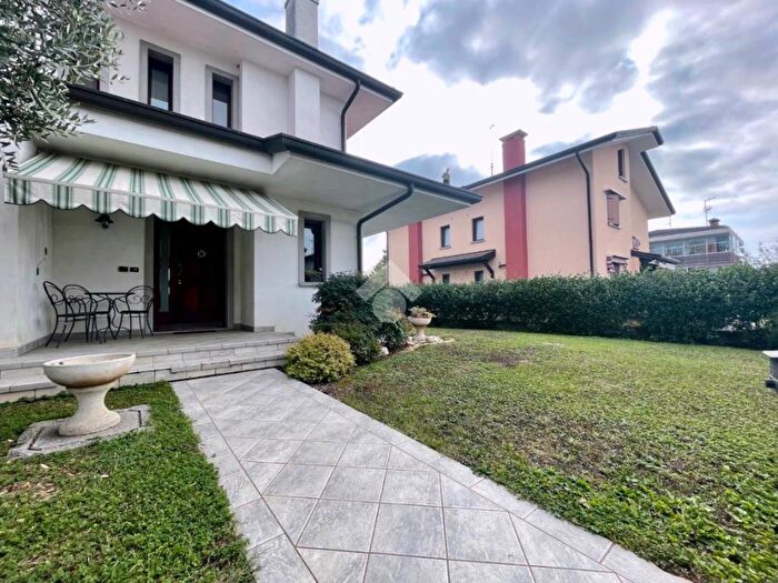 Appartamento bilocale in affitto in Via Arturo Toscanini, Lovaria, Pradamano