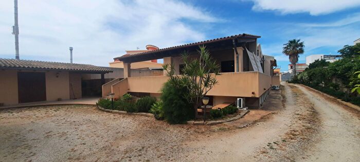 Casa con 6 locali in vendita in Marsala