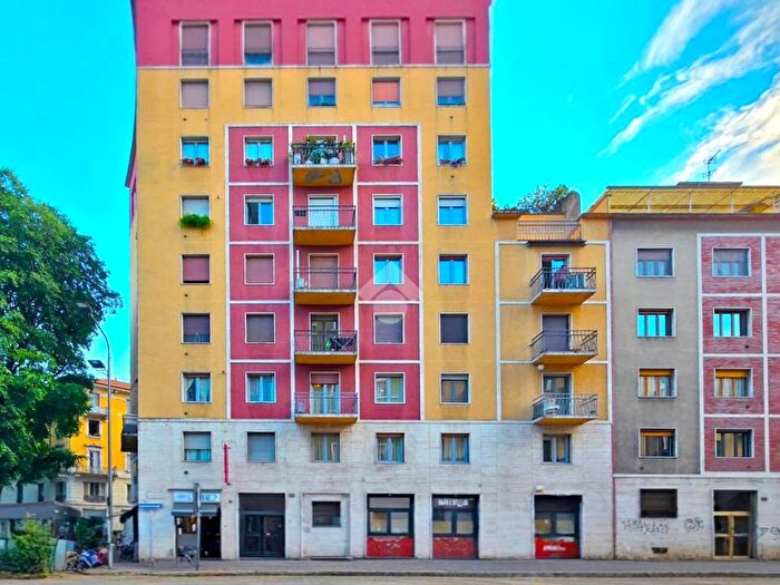 Appartamento quadrilocale in affitto in Via Alserio, Isola, Milano