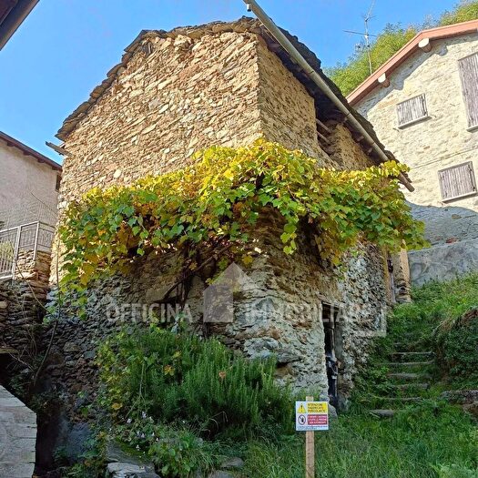 Casa bilocale in vendita in Via Cascatella, Sueglio