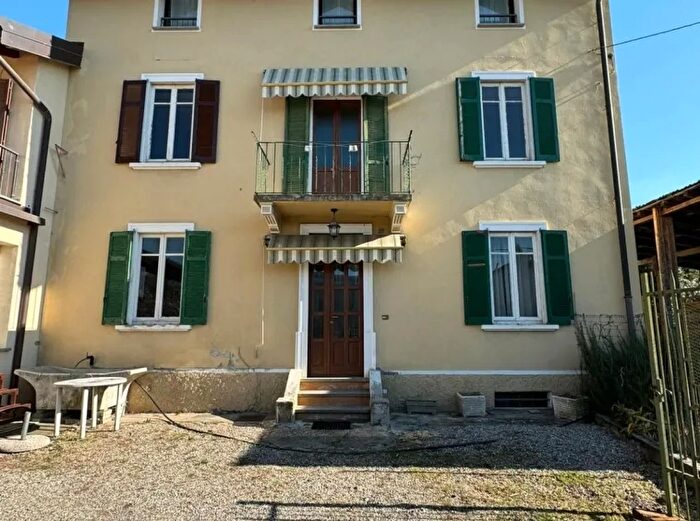 Casa con 5 locali in vendita in Via Luigi Settembrini Malnate Va Italia, Malnate