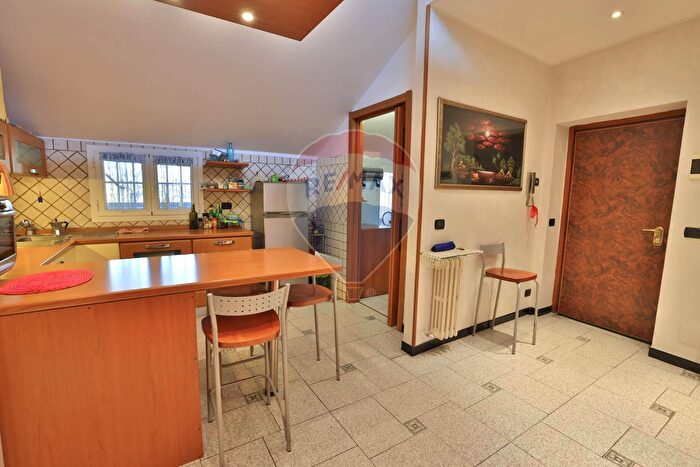 Appartamento quadrilocale in vendita in Via Monte Bianco, Novate Milanese