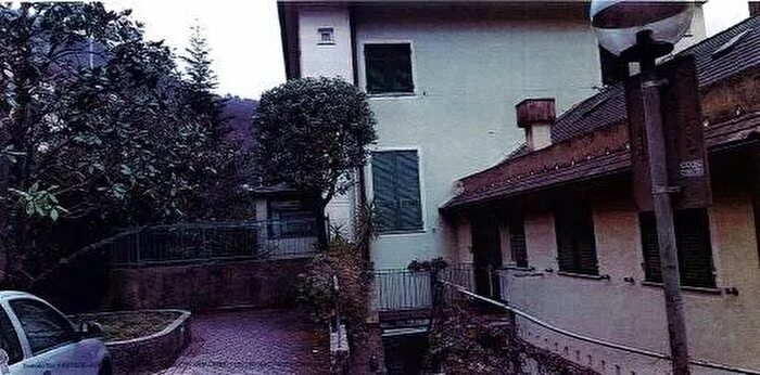 Appartamento bilocale in vendita in Via Molassana Genova, Genova