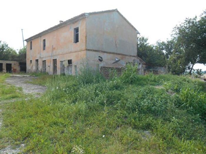 Casa con 6 locali in vendita in Corso Brachiesi, Belvedere Ostrense