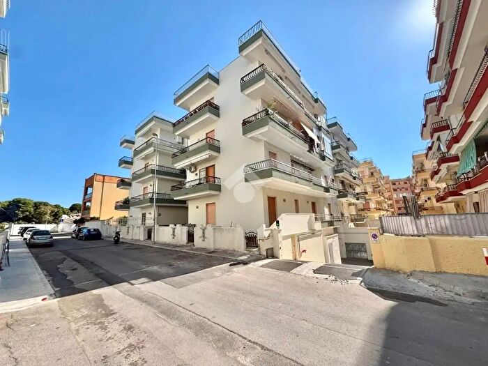 Appartamento trilocale in vendita in Via Alessandro Volta, Gallipoli