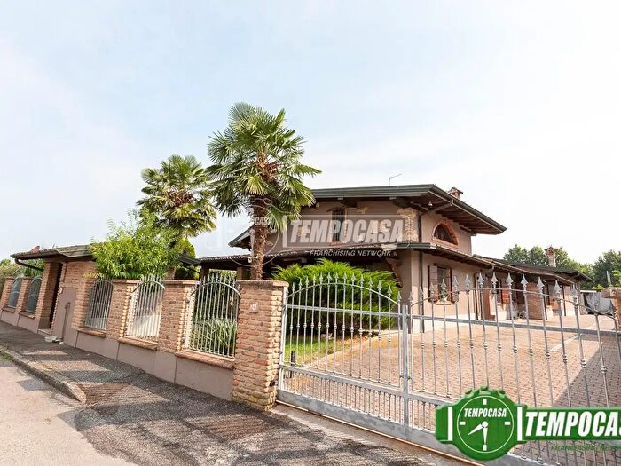 Casa quadrilocale in vendita in Via Gian Luigi Pandolfi, Codogno