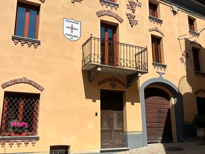 Casa con 9 locali in vendita in Via Roma, Mango