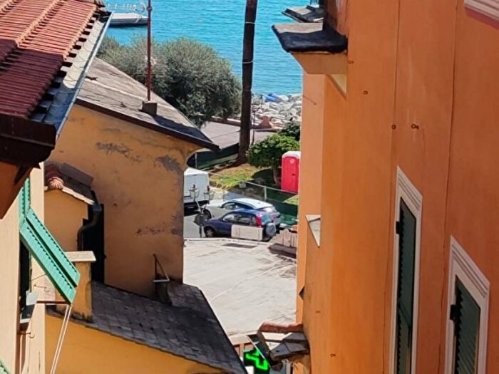 Appartamento trilocale in affitto in via cairoli, Centro Storico, Rapallo