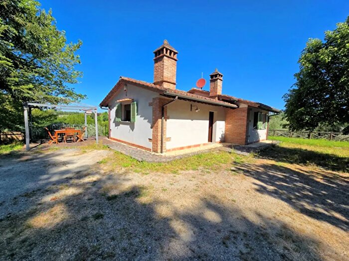 Casa con 5 locali in vendita in Via Uliveta, Montopoli In Val DArno