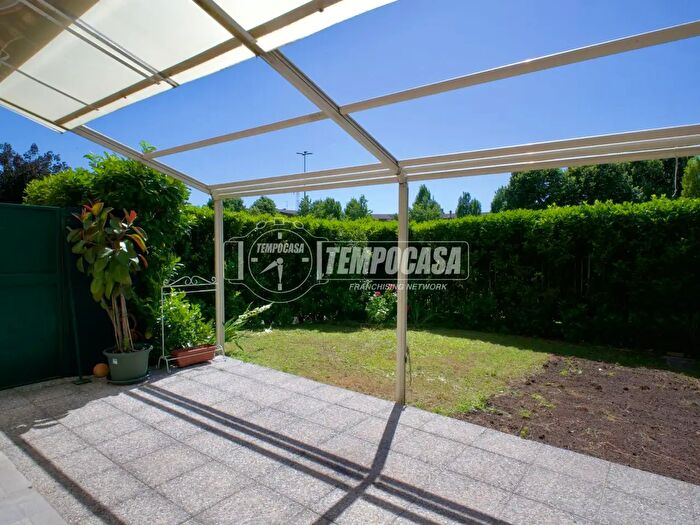 Appartamento trilocale in vendita in Via Archimede, Bollate