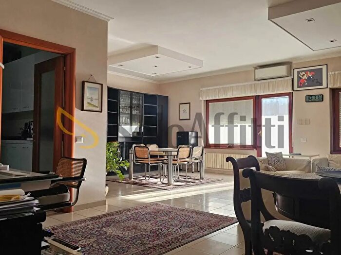 Appartamento quadrilocale in affitto in Via Mar della Cina, Roma