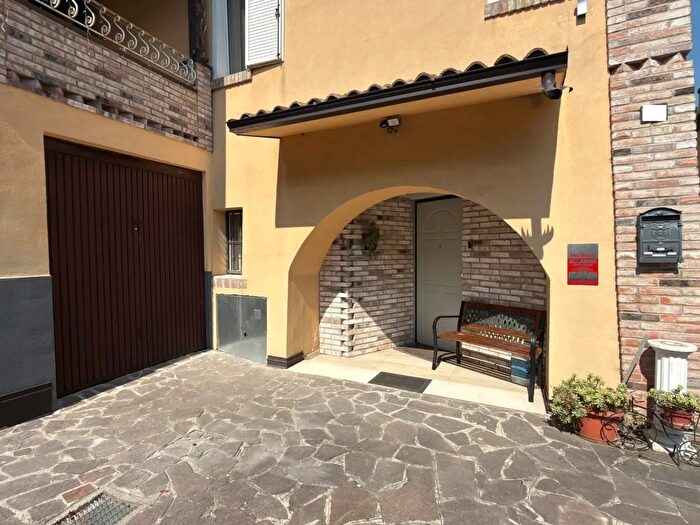 Casa con 8 locali in vendita in Via dell'Aeronautica, Reggio Emilia