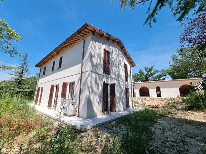 Casa con 6 locali in vendita in Pollenza