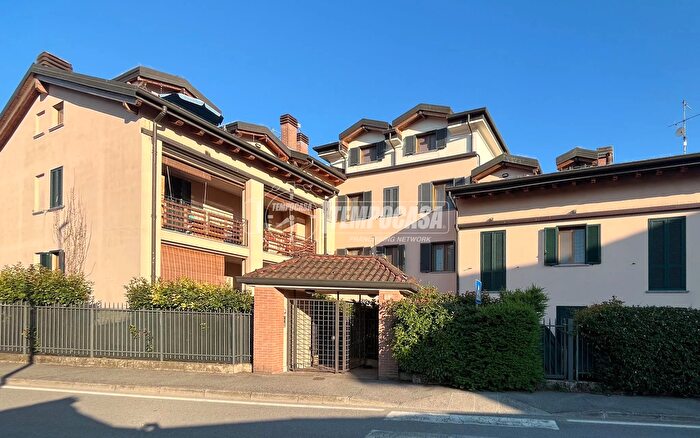 Appartamento trilocale in vendita in Via Madre Geltrude Comensoli, Comazzo