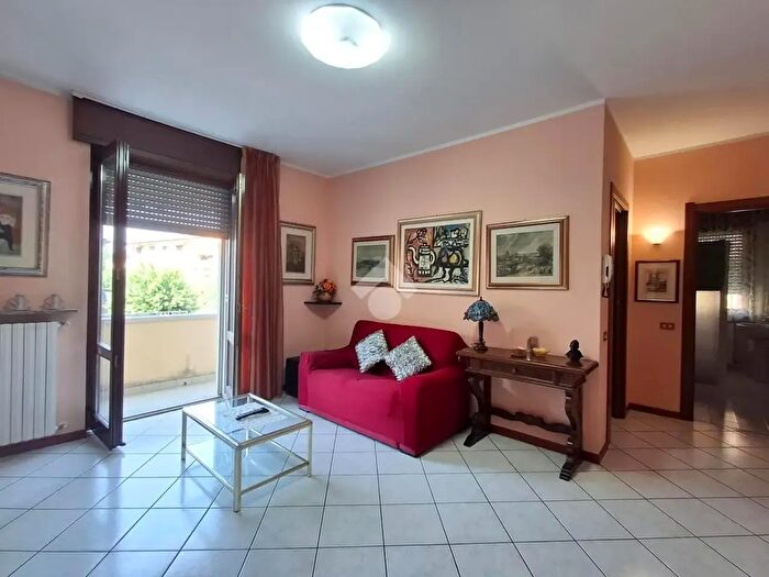 Appartamento trilocale in vendita in Strada della Regina, Piacenza