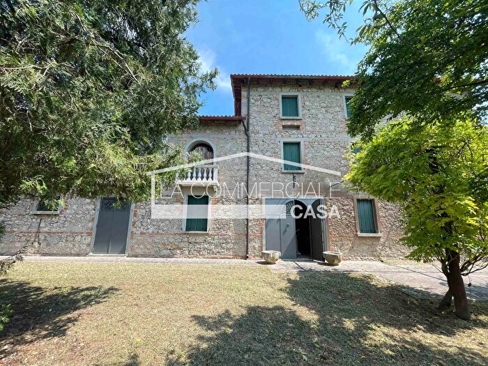 Casa con 6 locali in vendita in Treviso