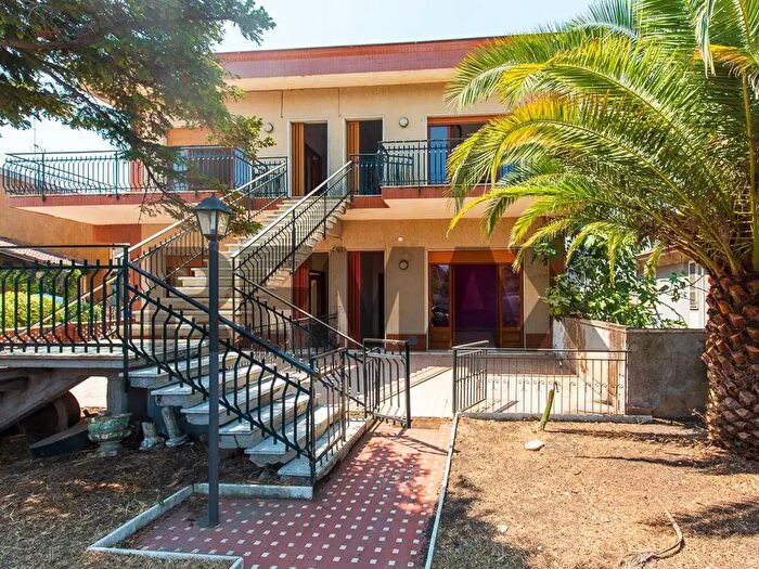 Appartamento con 5 locali in vendita in Via Tondo, Pedara