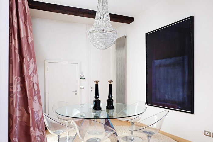 Casa quadrilocale in vendita in Via Mercato Milano MI Italia MI, Milano