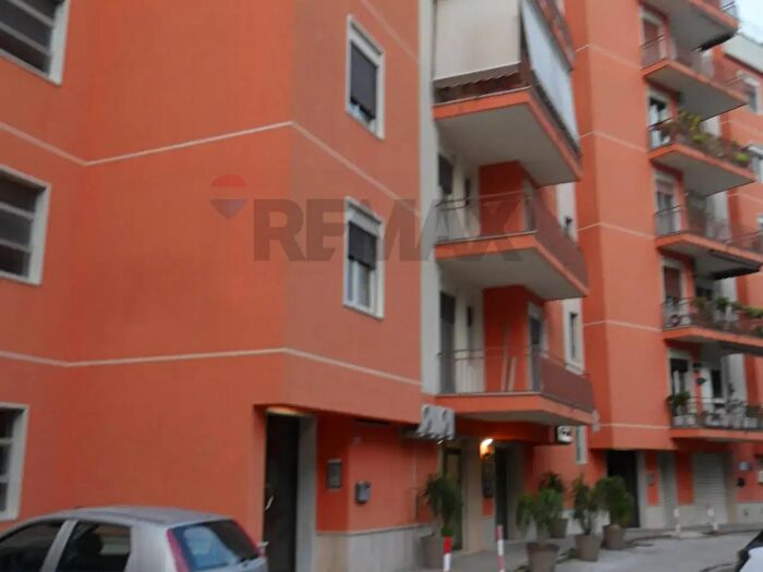 Appartamento con 5 locali in vendita in Via Carlo Pisacane, Caltanissetta