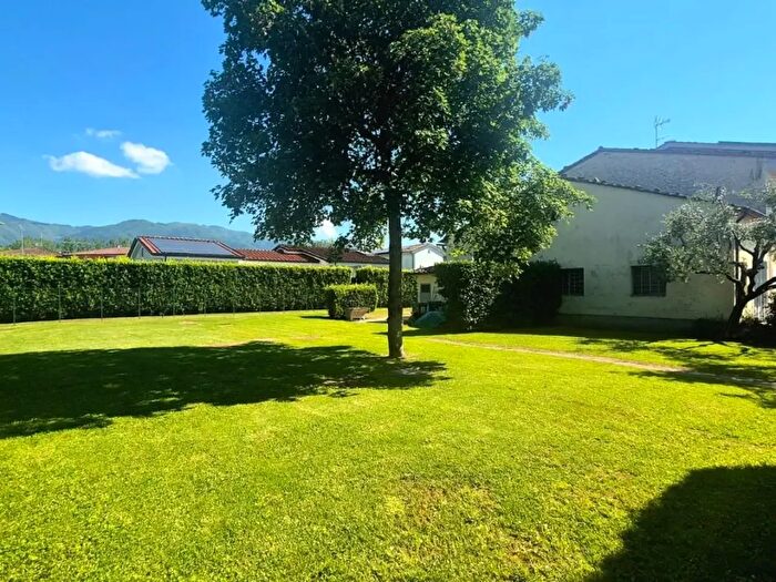 Casa con 6 locali in vendita in a delle Ralle, Capannori