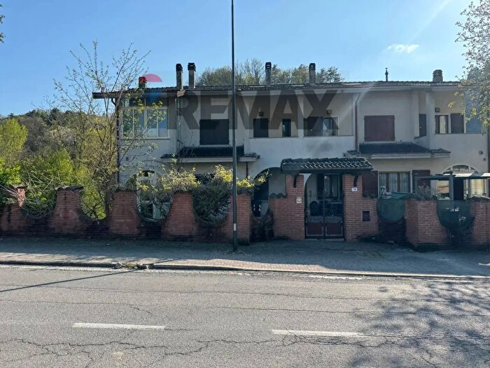 Appartamento trilocale in vendita in Via Roma, Pellegrino Parmense