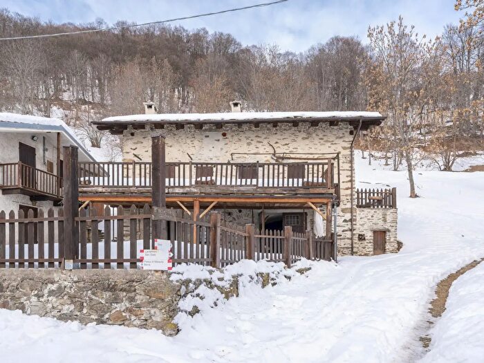 Casa quadrilocale in vendita in Borgata Ricchetta, Sampeyre