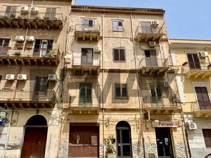 Appartamento trilocale in vendita in Via Giacomo Serpotta, Palermo