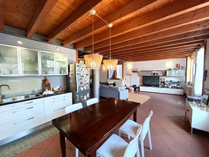 Casa quadrilocale in vendita in Via Duca degli Abruzzi, Mozzecane
