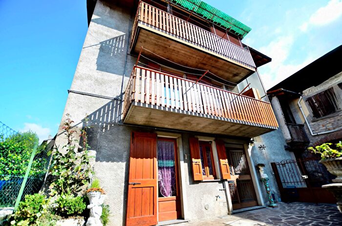 Casa con 9 locali in vendita in Piazza Alpini, Sorisole