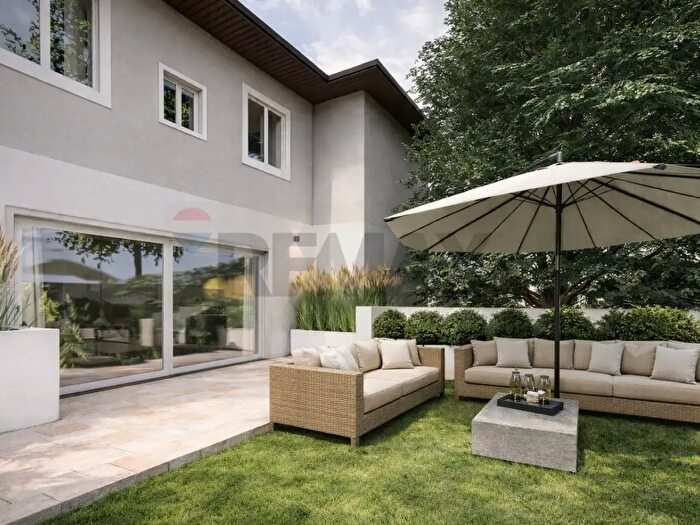 Casa con 8 locali in vendita in Viale Corsica, Milano