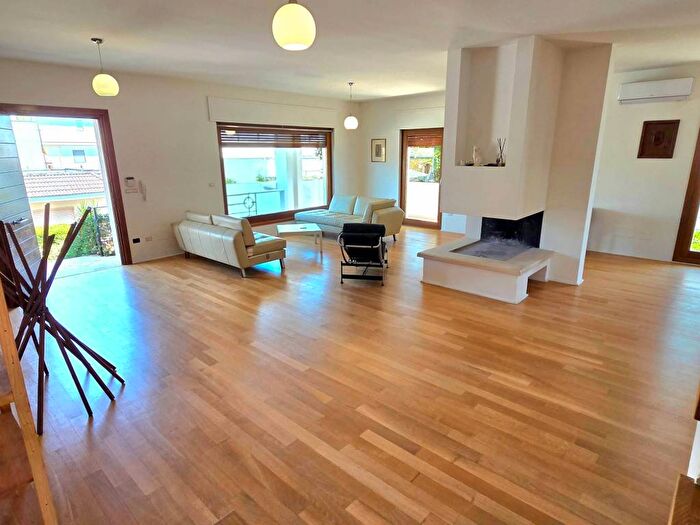 Appartamento quadrilocale in affitto in Via Giuseppe Parini, Castromediano, Cavallino