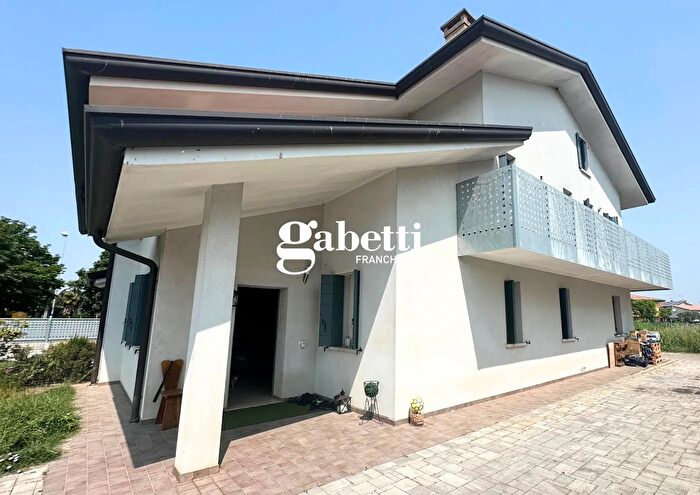 Casa con 6 locali in vendita in Conselve