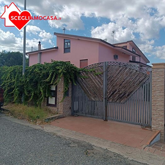 Casa con 5 locali in vendita in Settingiano